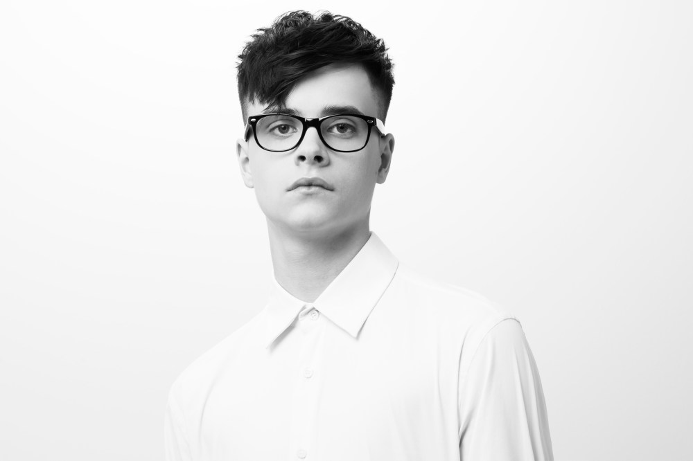 330_P016_Sept_3_14_Square Graduation with Disconnected Parting_classic_mens_SC_